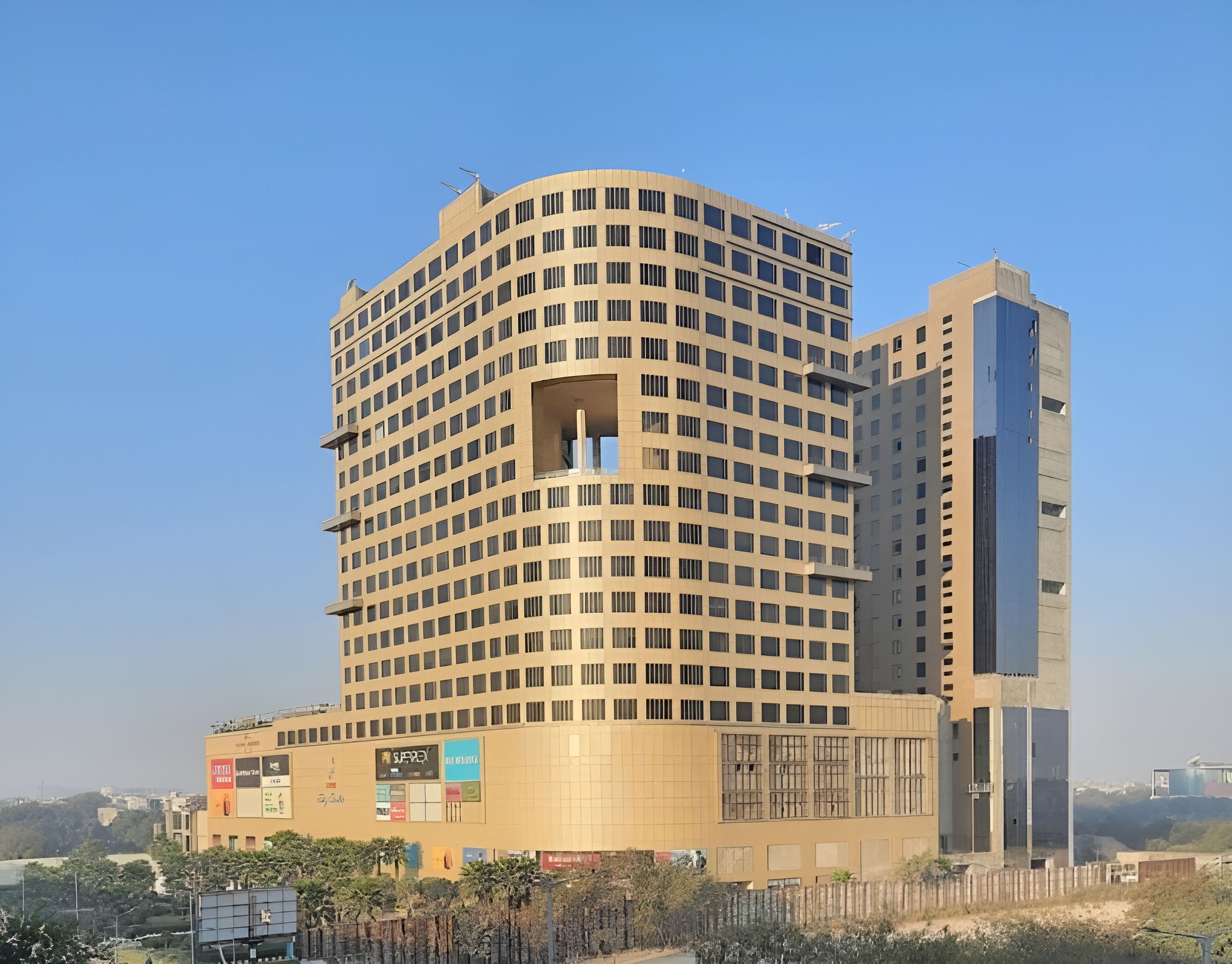 Bhutani City Center 32